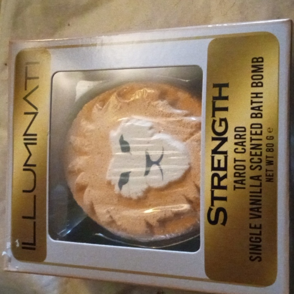 Illuminati vanilla scented bath bomb